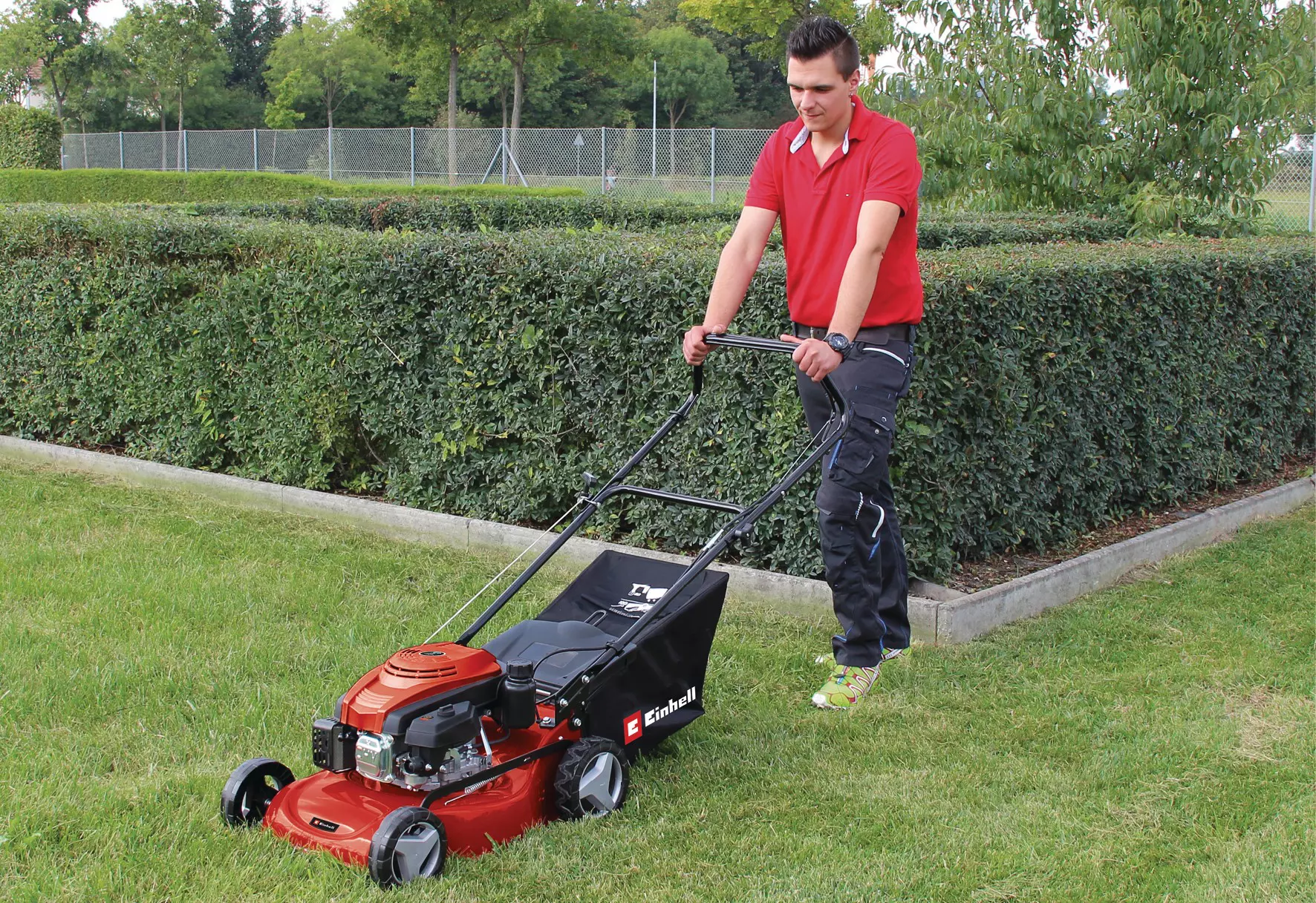einhell-classic-petrol-lawn-mower-3404730-example_usage-001
