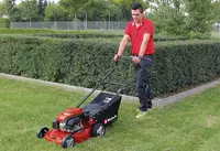 einhell-classic-petrol-lawn-mower-3404730-example_usage-001