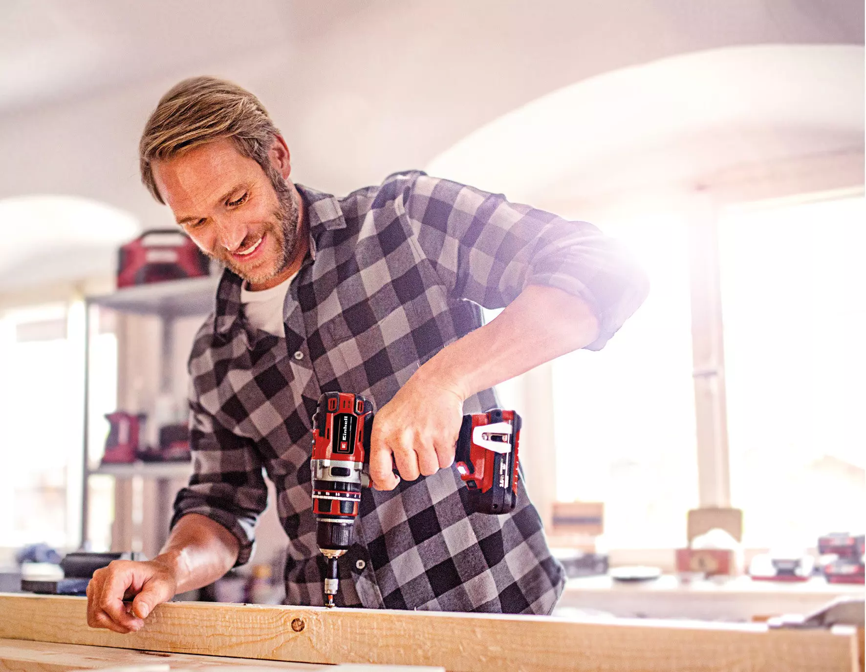 einhell-professional-cordless-impact-drill-4514214-example_usage-001