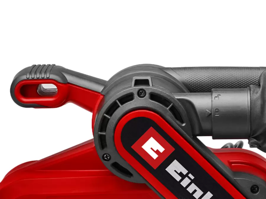 Gros plan sur la poignée auxiliaire de la ponceuse à bande Einhell TC-BS 800 qui permet une prise en main sûre à deux mains.