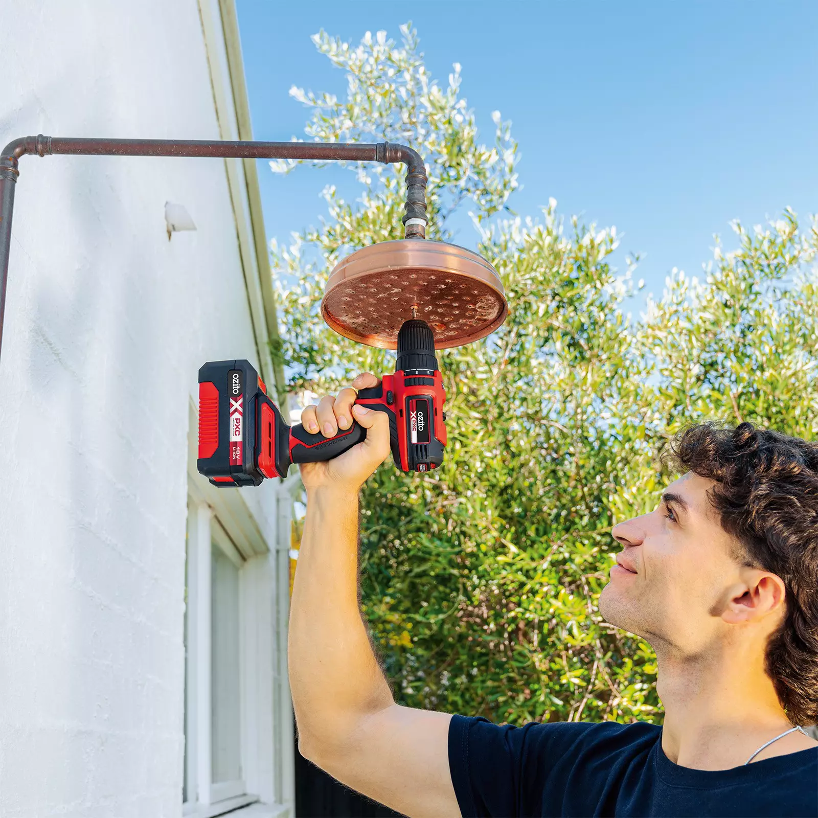 ozito-cordless-drill-3001287-example_usage-101