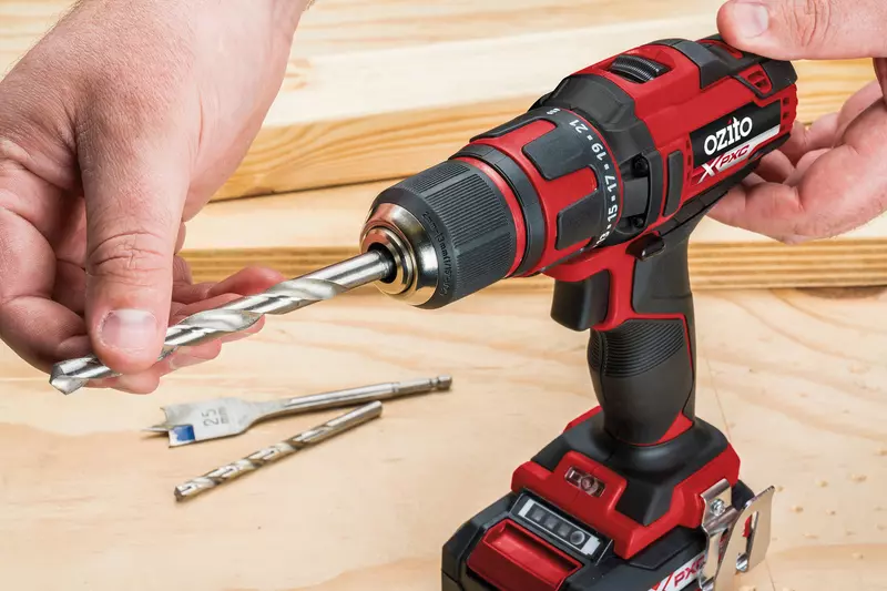 ozito-cordless-drill-3000168-example_usage-104