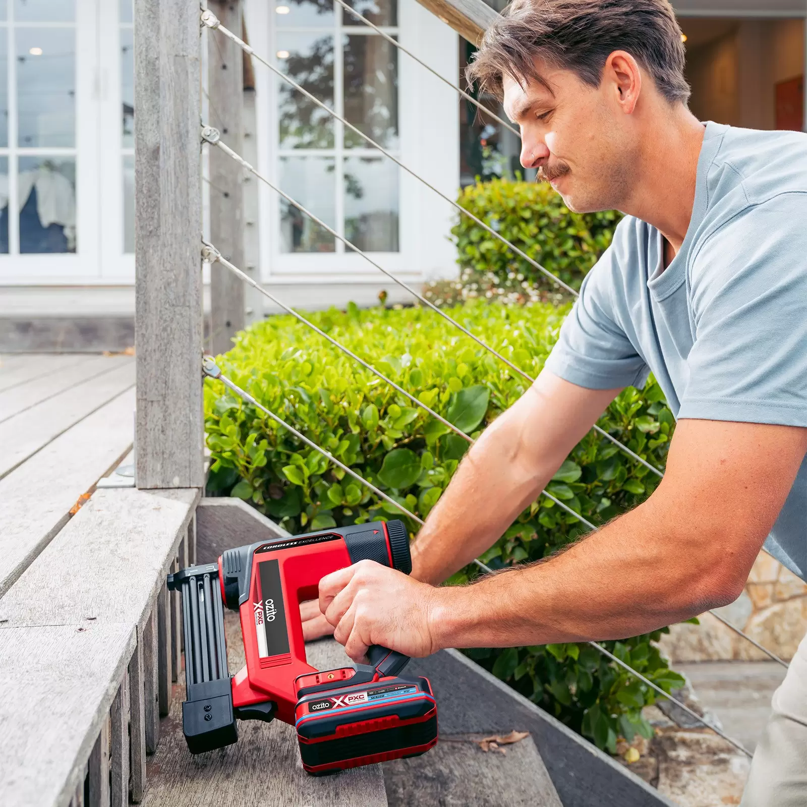 ozito-cordless-nailer-3001377-example_usage-105