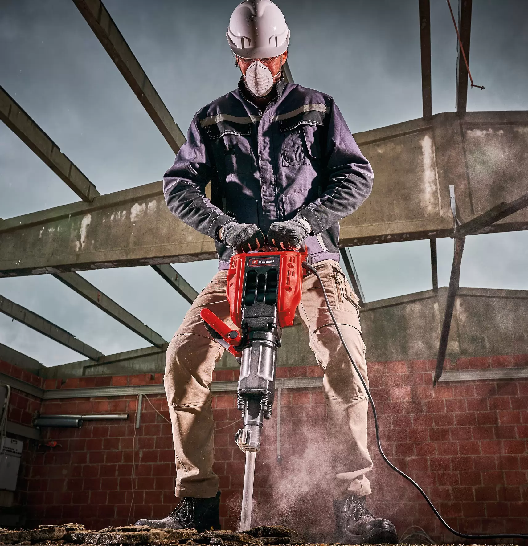 einhell-professional-demolition-hammer-4139130-example_usage-001