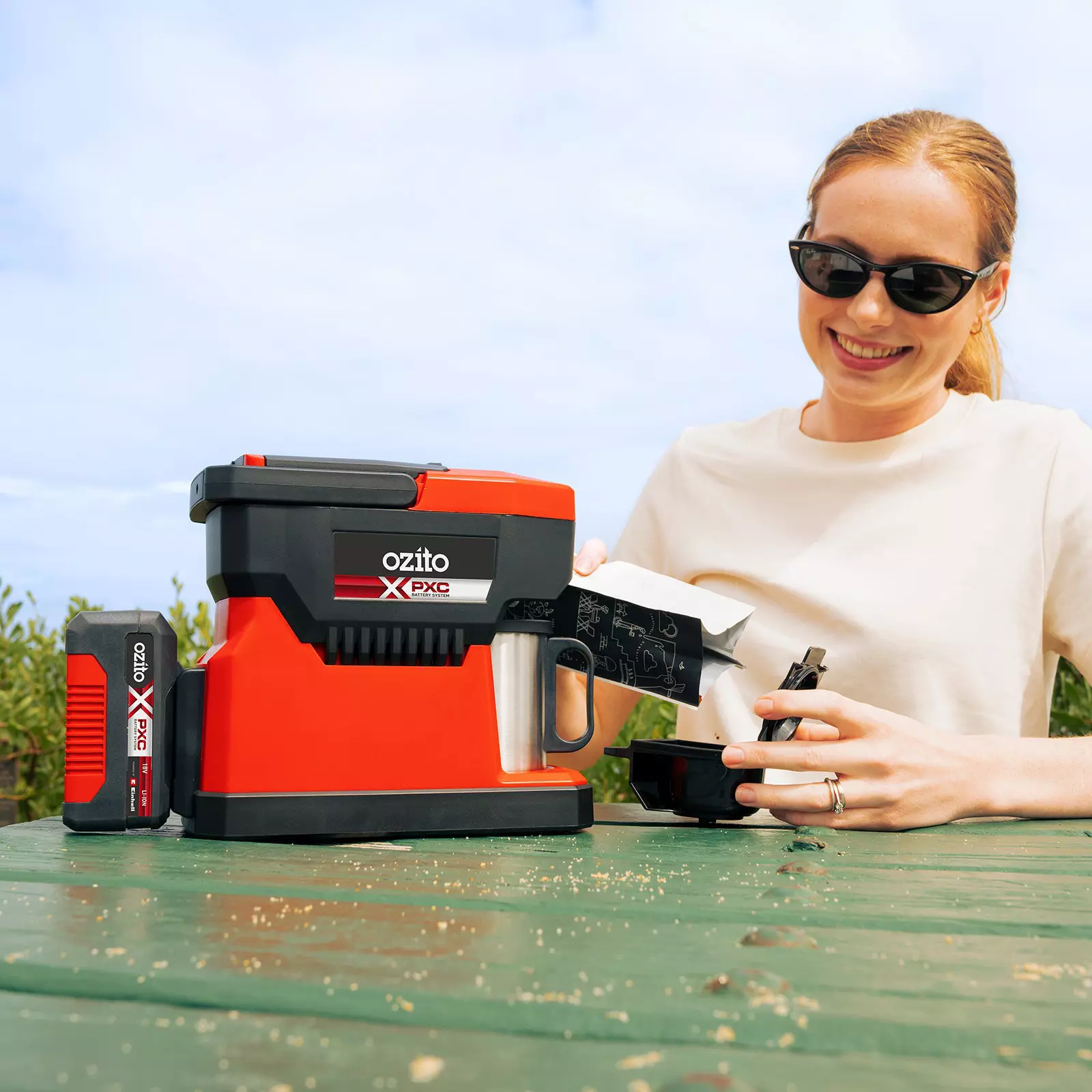 ozito-cordless-coffee-maker-3001299-example_usage-101