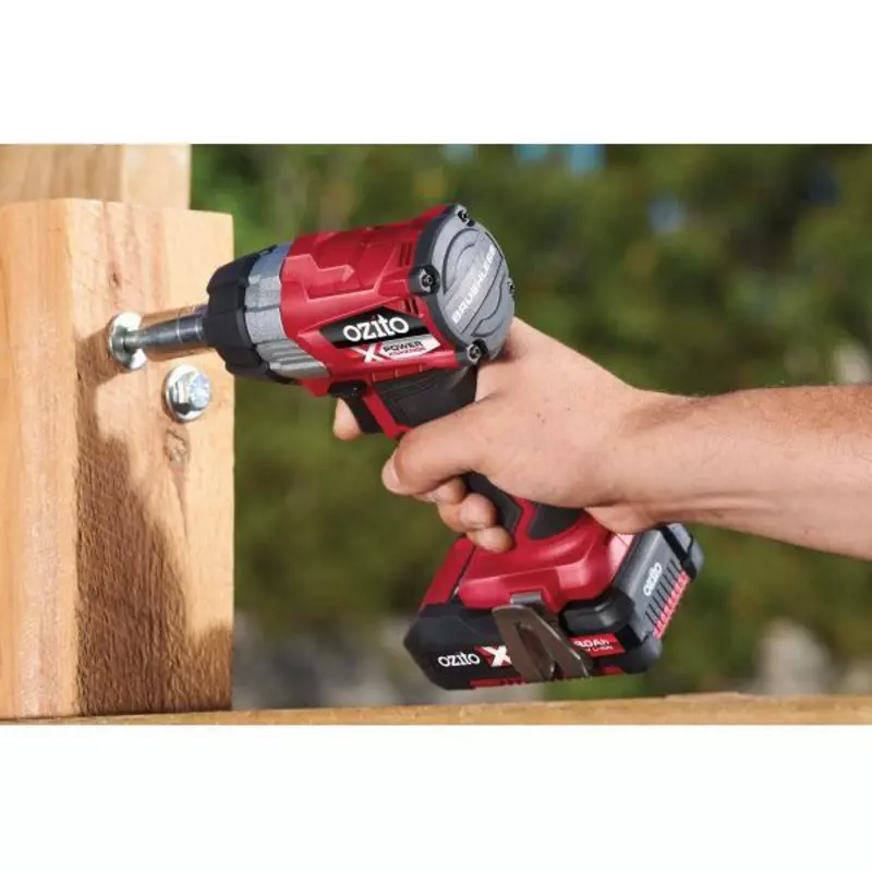 ozito-cordless-impact-wrench-3000074-example_usage-102