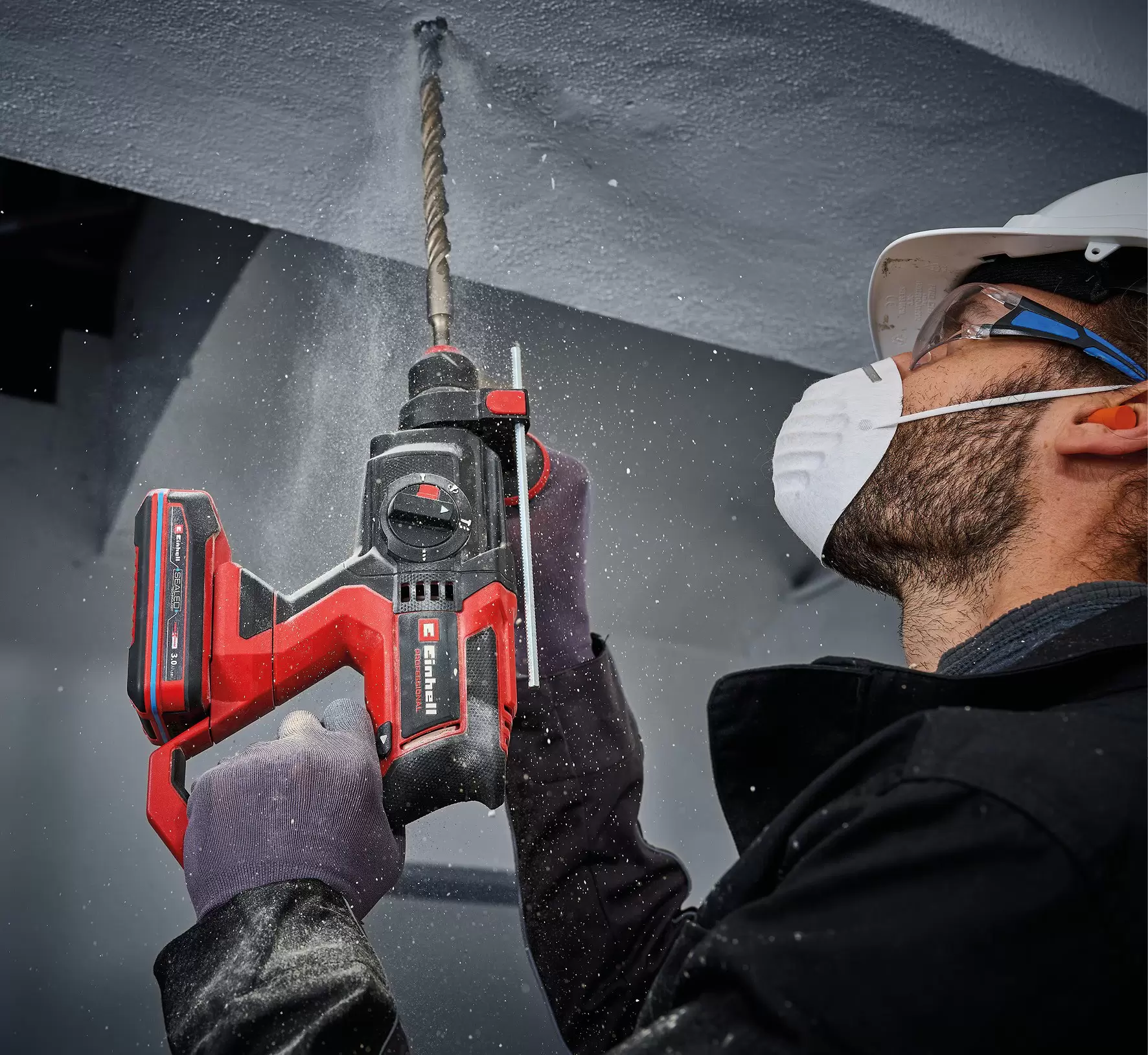 einhell-professional-cordless-rotary-hammer-4514277-example_usage-001