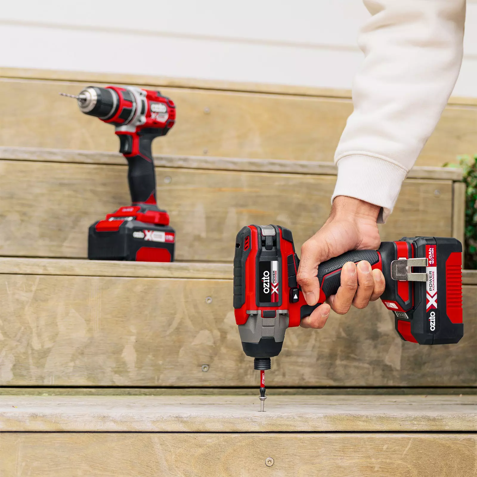 ozito-professional-power-tool-kit-3001244-example_usage-103