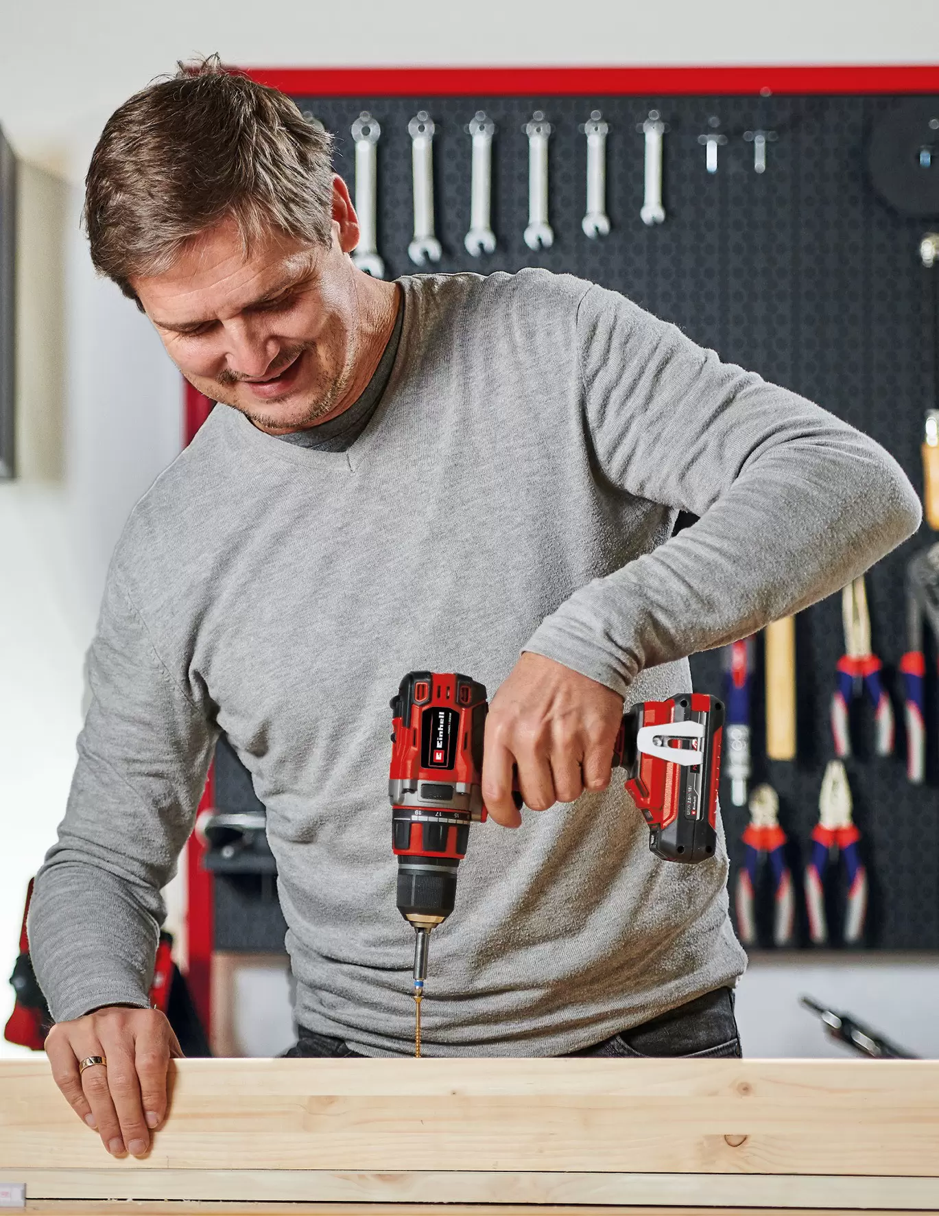 einhell-professional-cordless-drill-4513896-example_usage-001
