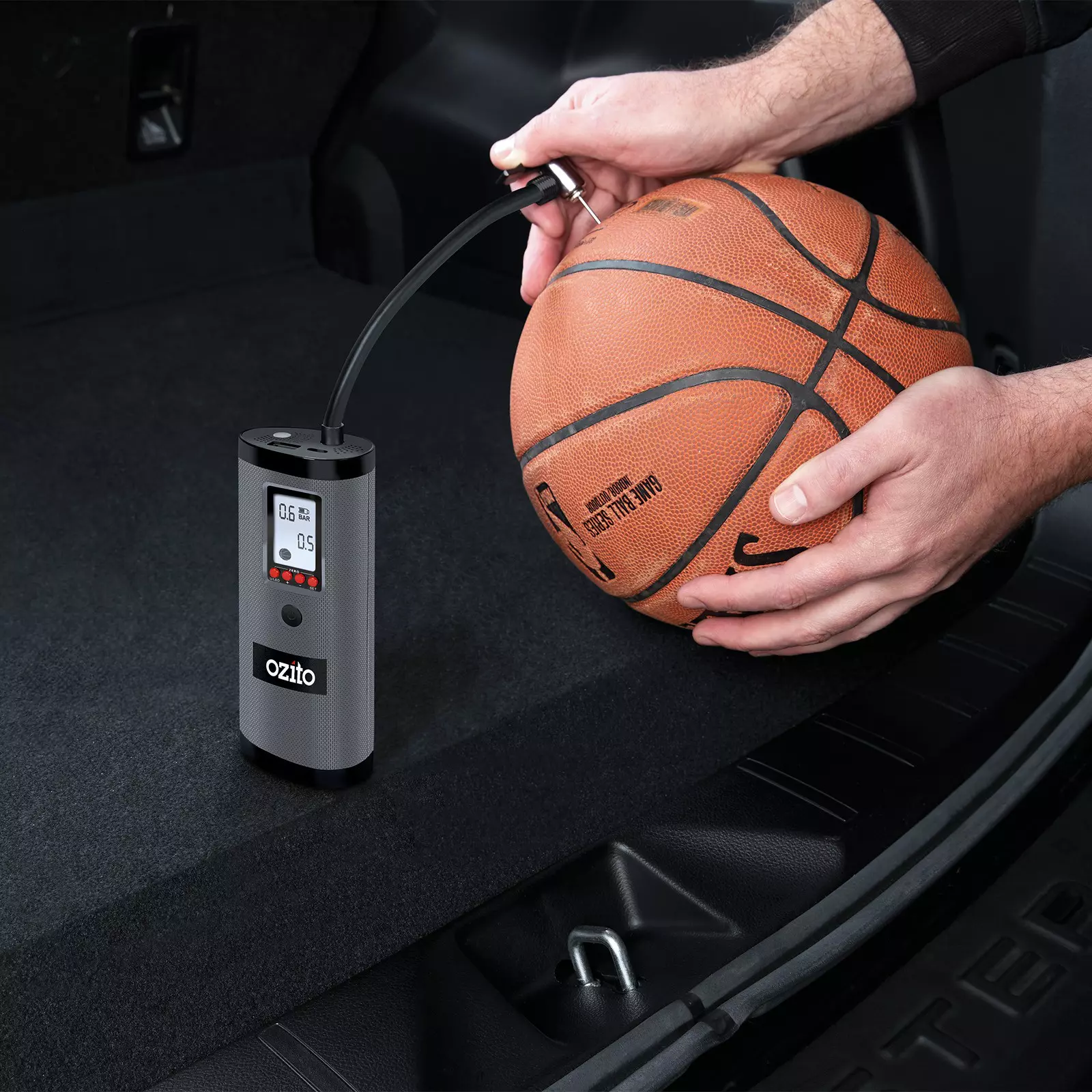 ozito-cordless-air-compressor-3001033-example_usage-101