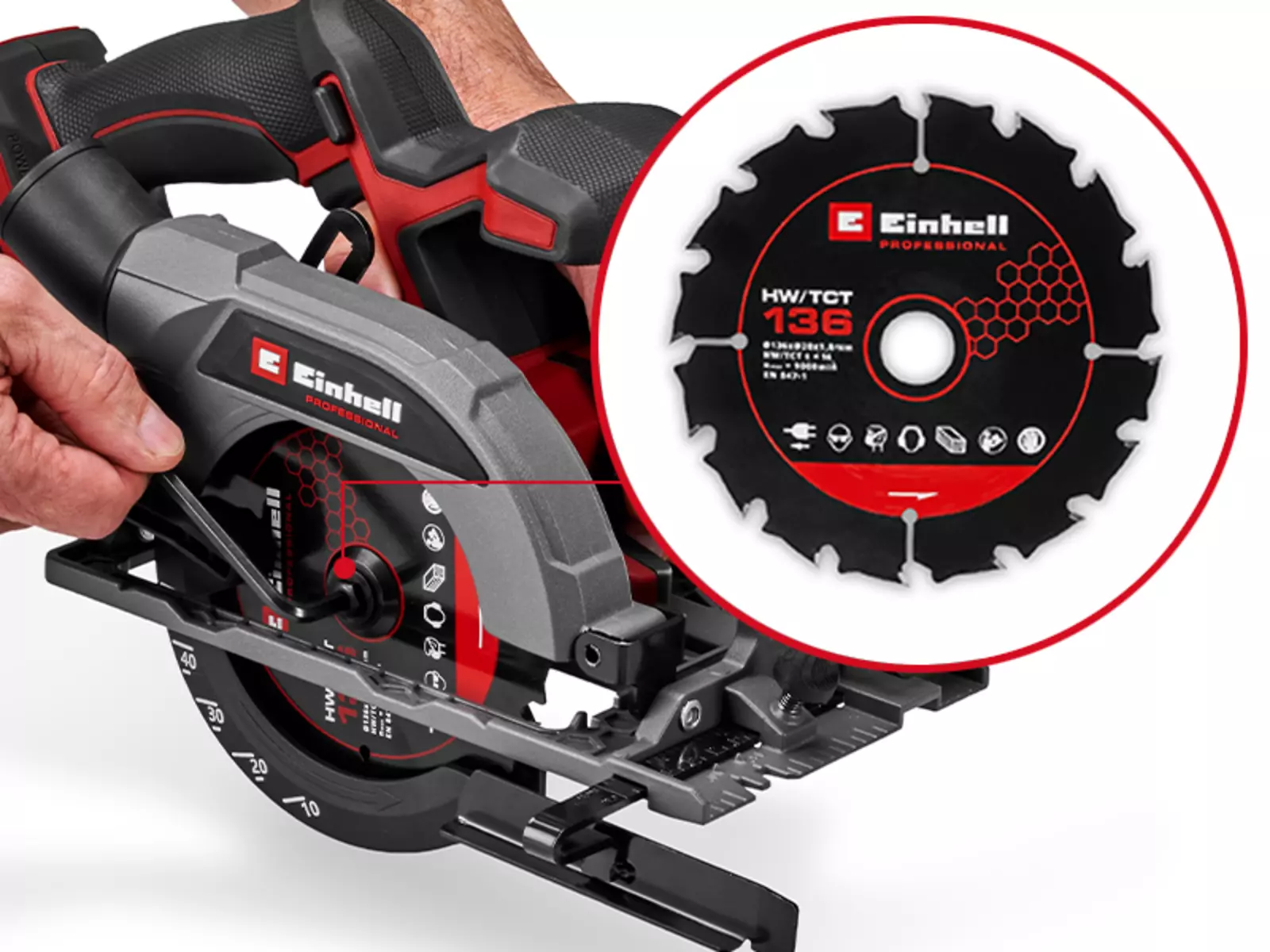 Detailansicht der Einhell Akku-Handkreissäge TP-CS 18/136-C Li BL - Solo mit eingesetztem Sägeblatt; daneben eine Vergrößerung des HW/TCT 136 Sägeblatts mit Einhell-Logo und technischen Angaben.