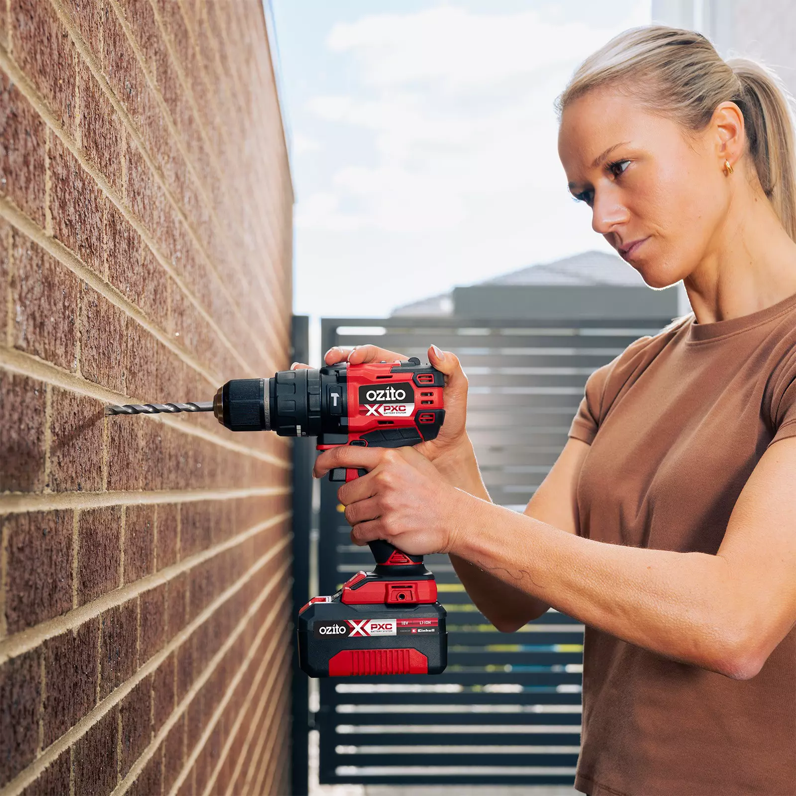 ozito-cordless-impact-drill-3000760-example_usage-101