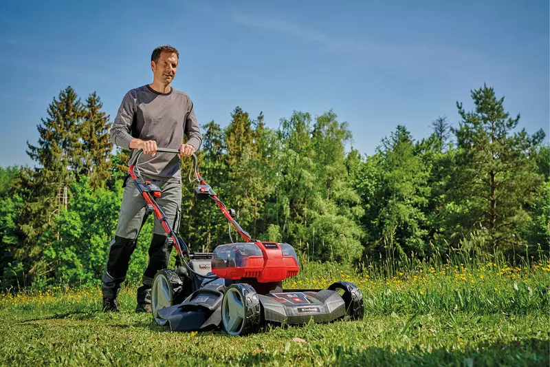 einhell-professional-cordless-lawn-mower-3413200-example_usage-001