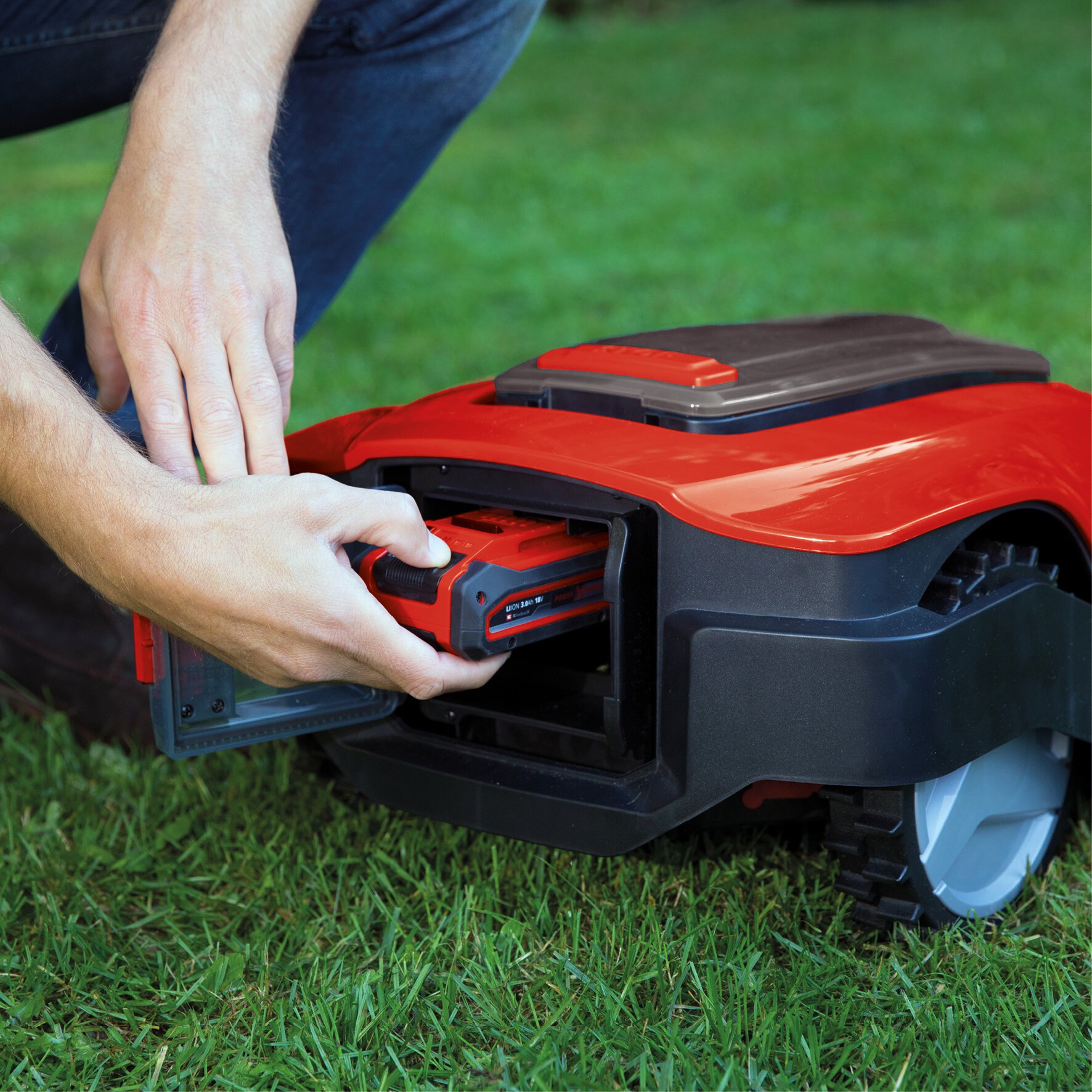einhell-expert-robot-lawn-mower-4326368-detail_image-001