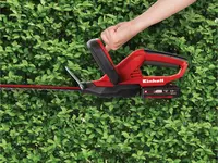 einhell-classic-cordless-hedge-trimmer-3410683-example_usage-001