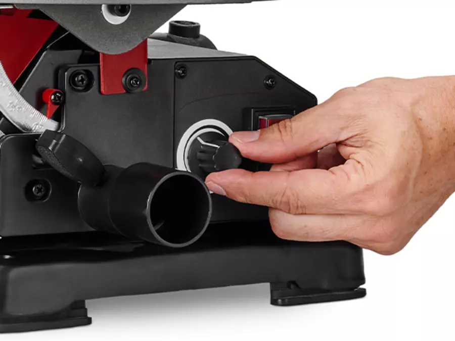 Gira a mano el control de velocidad de la sierra de marquetería TC-SS 406 E de Einhell.