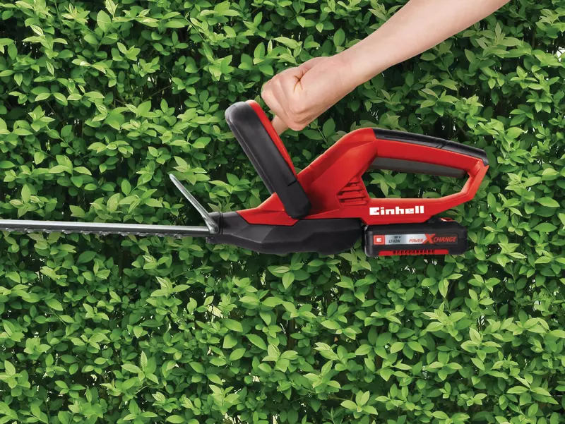 einhell-expert-plus-cordless-hedge-trimmer-3410649-example_usage-001