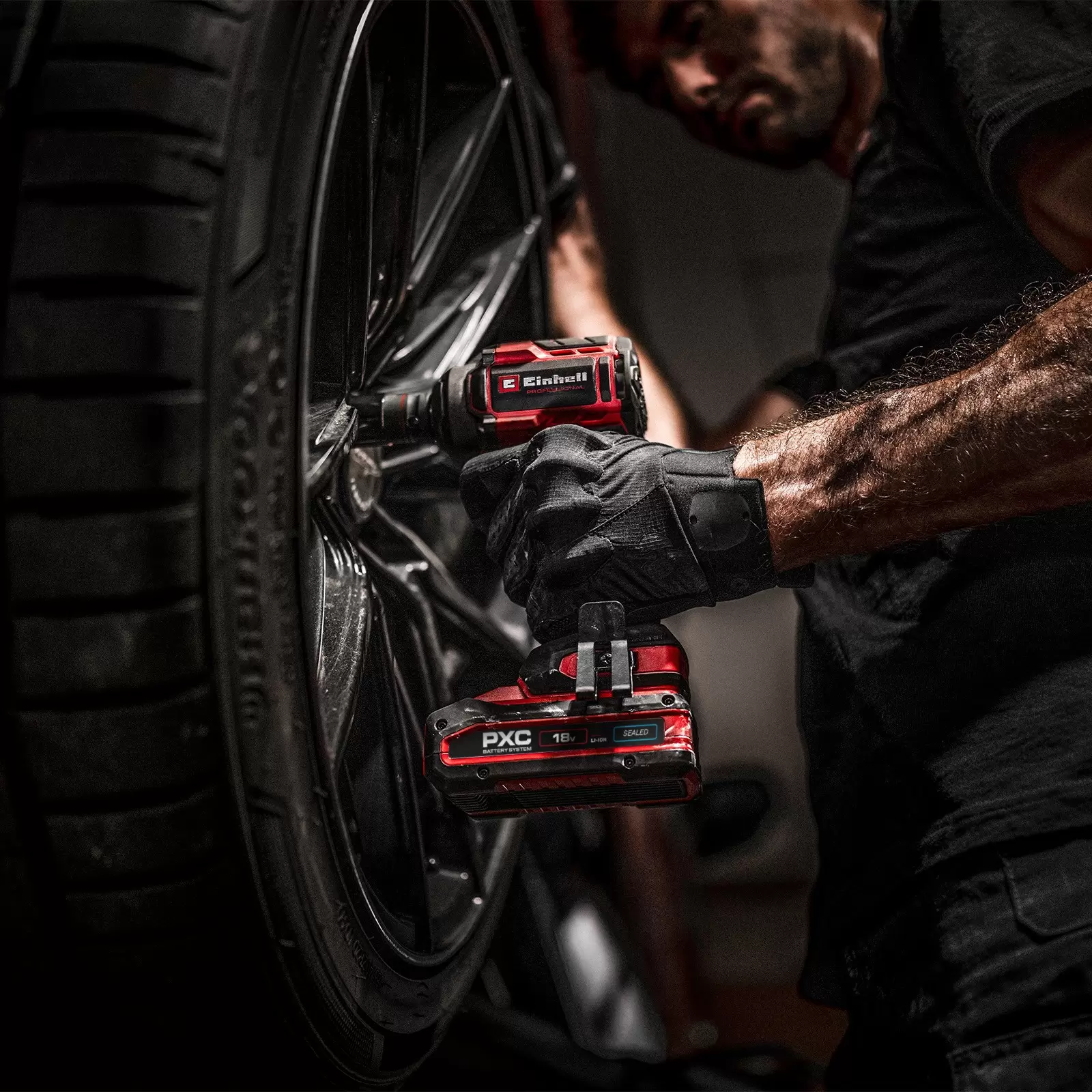 einhell-professional-cordless-impact-wrench-3001408-example_usage-001