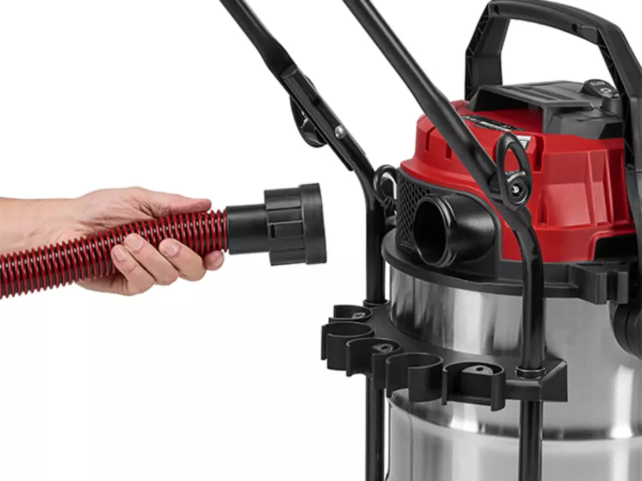 A user inserts a hose into the blowing connection on the back of the Einhell wet/dry vacuum cleaner TE-VC 3080 SACL.