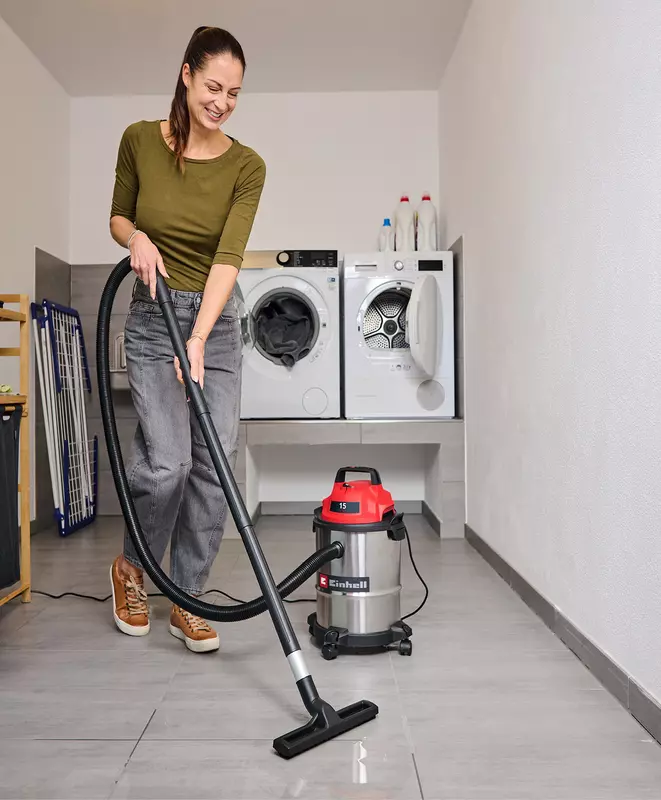 einhell-classic-wet-dry-vacuum-cleaner-elect-2347405-example_usage-001