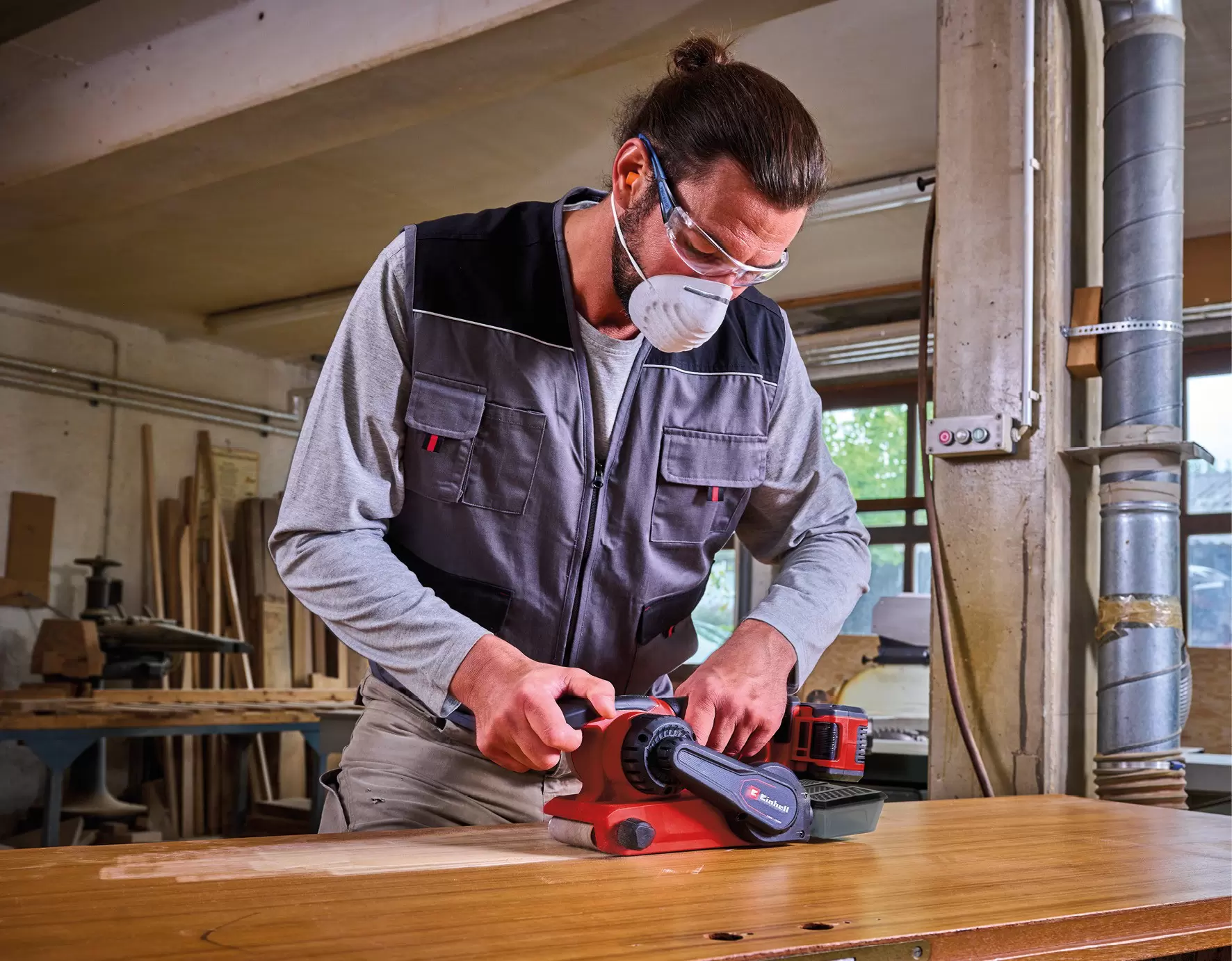 einhell-professional-cordless-belt-sander-4466270-example_usage-001