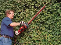einhell-classic-electric-hedge-trimmer-3403310-example_usage-001