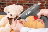 ozito-hot-glue-gun-3000467-example_usage-102