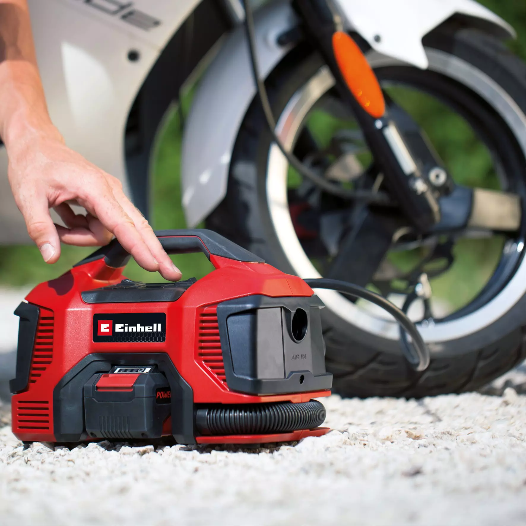 einhell-classic-cordless-air-compressor-4020469-detail_image-001