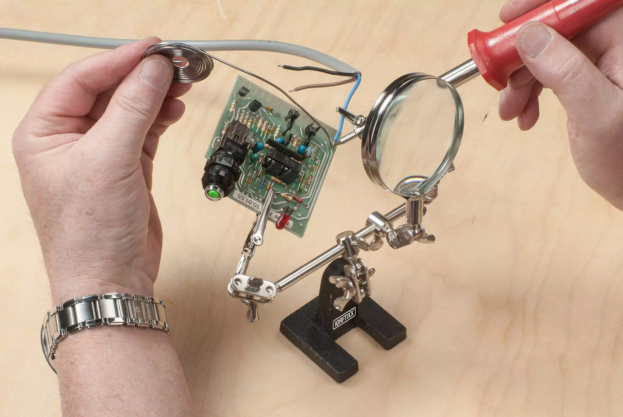 kraftixx-packing-tape-dispenser-49952590-example_usage-202