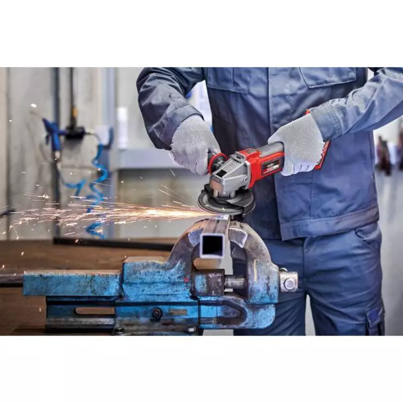 ozito-cordless-angle-grinder-3000862-example_usage-101