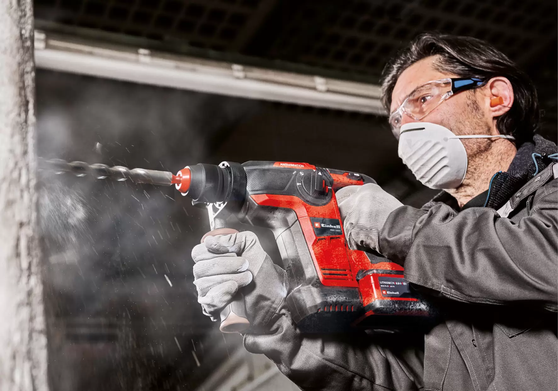 einhell-professional-cordless-rotary-hammer-4514265-example_usage-001