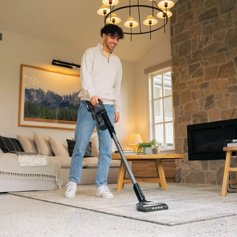 ozito-cordlhandstick-vacuum-cleaner-3001220-example_usage-101