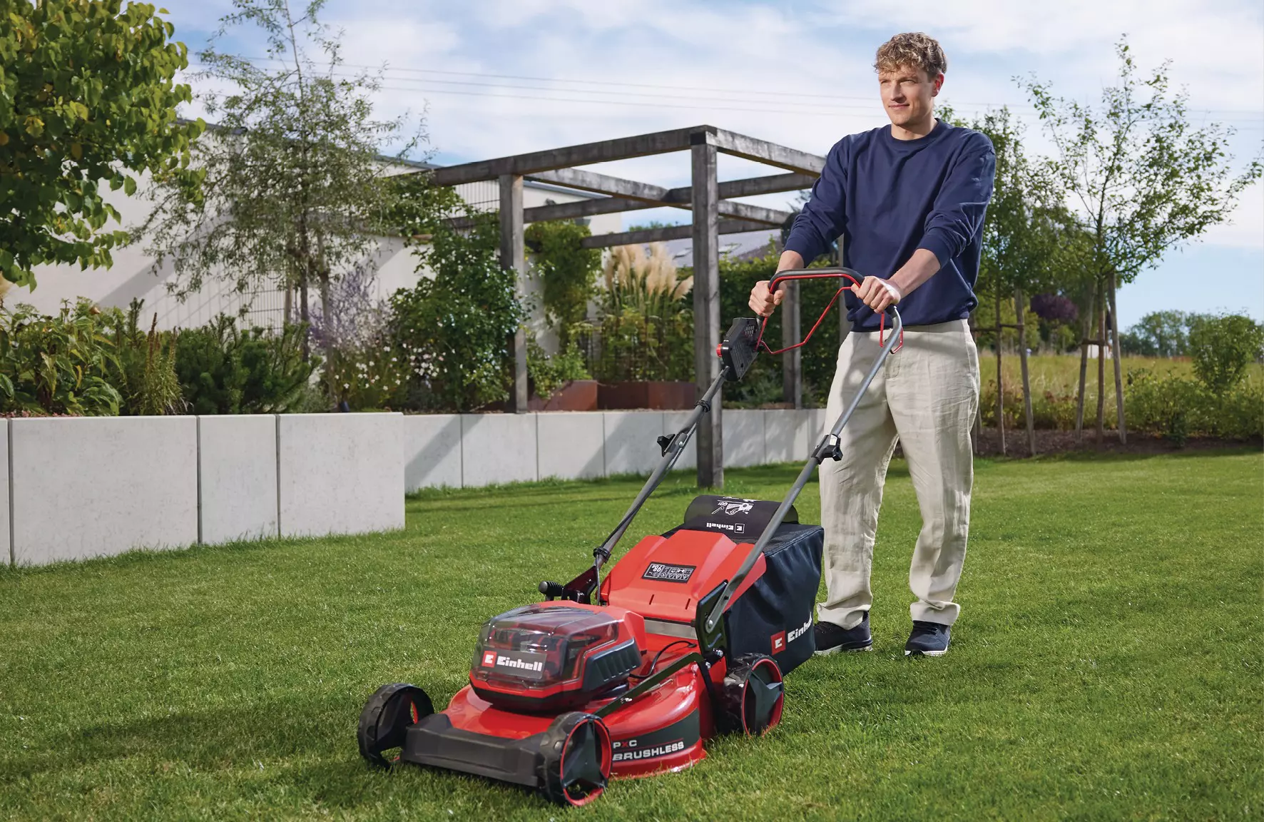 einhell-classic-cordless-lawn-mower-3413390-example_usage-001