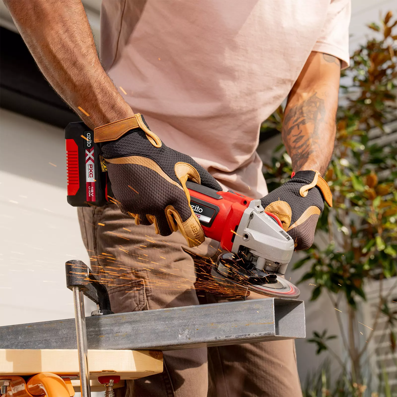 ozito-power-tool-kit-3001258-example_usage-101