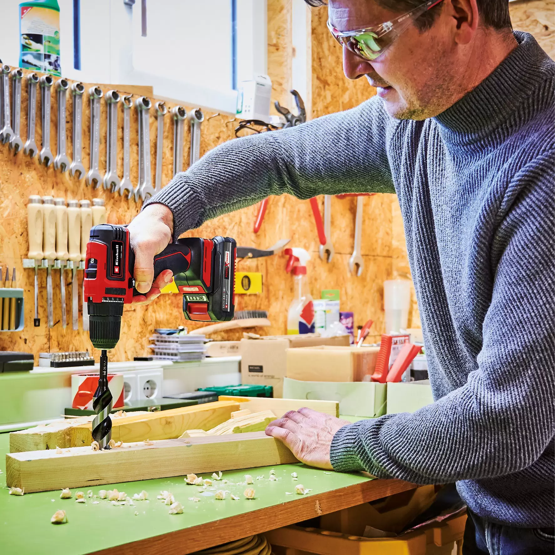 einhell-expert-cordless-drill-4513995-example_usage-001