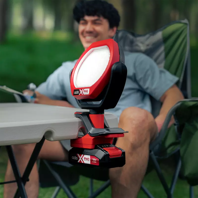 ozito-cordless-outdoor-light-3001235-example_usage-102