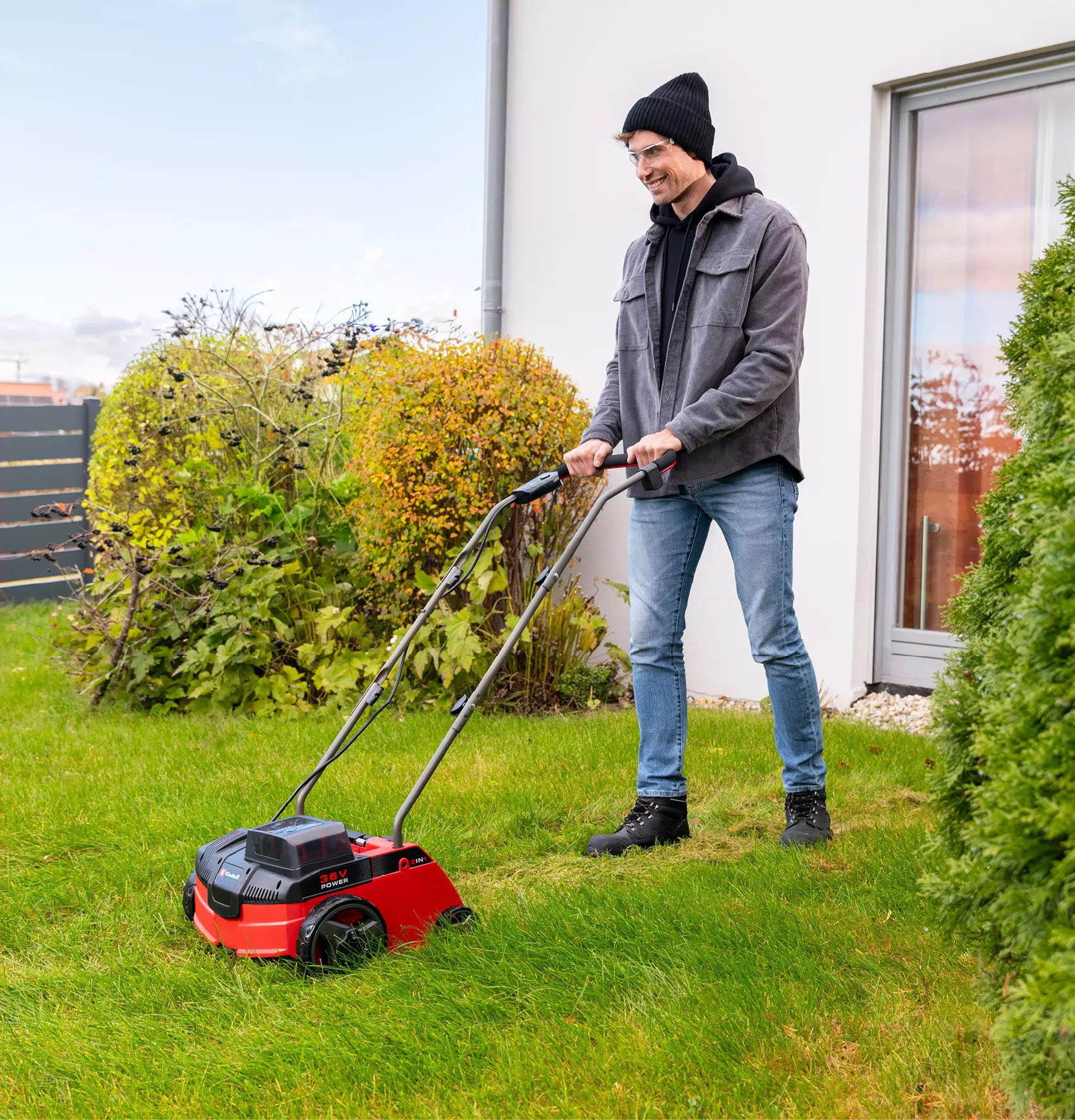 einhell-classic-cordless-scarifier-aerator-3420664-example_usage-001
