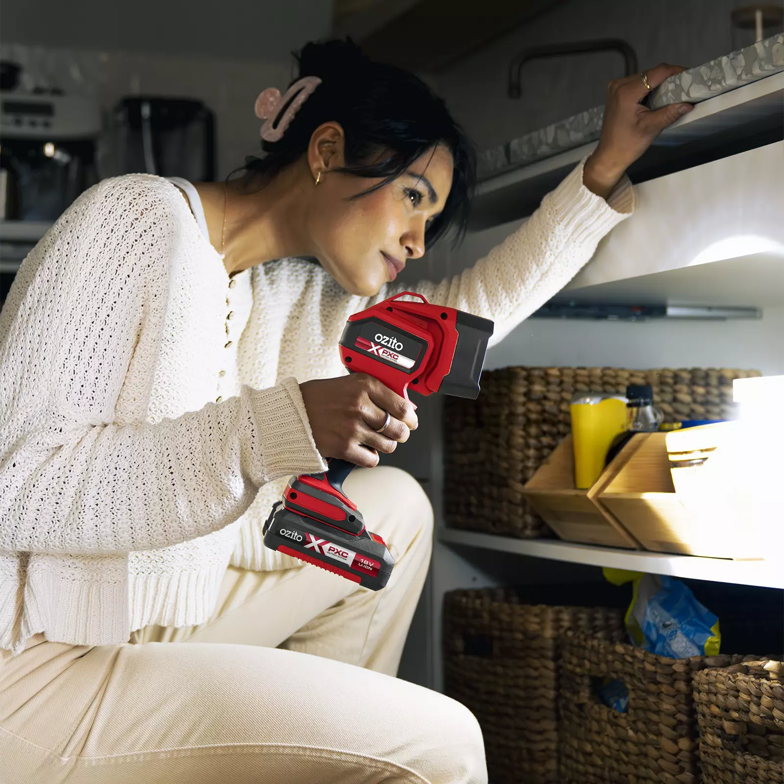 ozito-power-tool-kit-3001258-example_usage-103