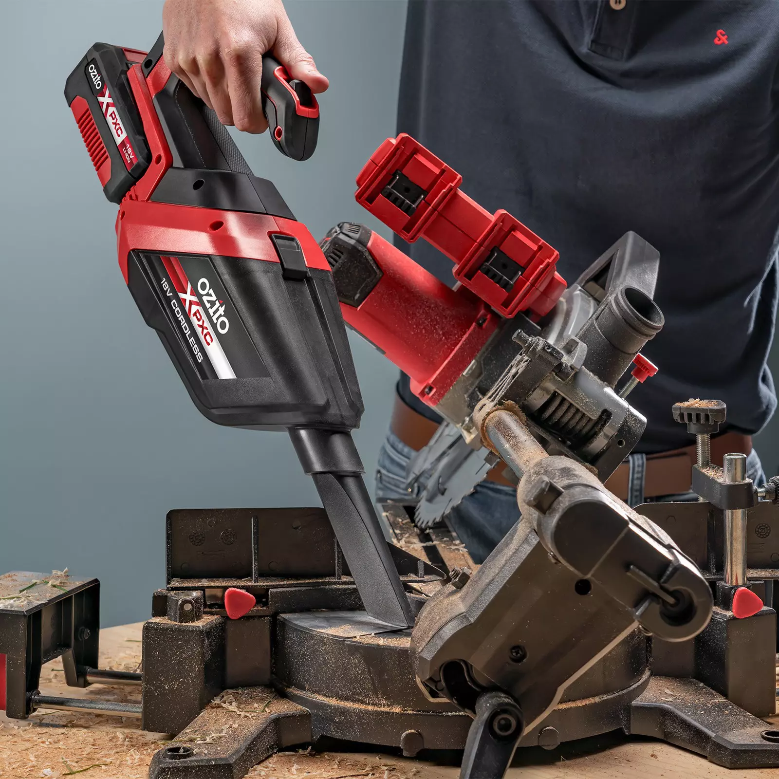 ozito-cordless-vacuum-cleaner-3001276-example_usage-101