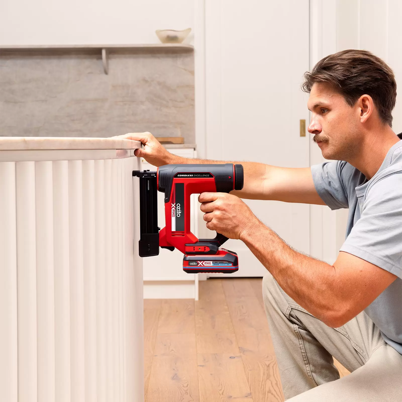 ozito-cordless-nailer-3001377-example_usage-101