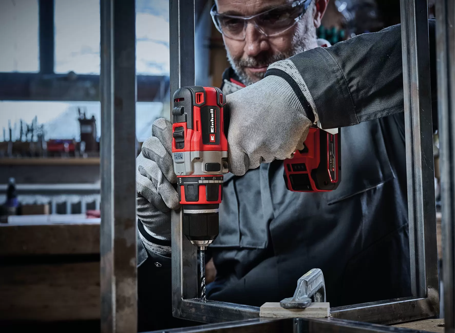 einhell-professional-cordless-drill-4513893-example_usage-001