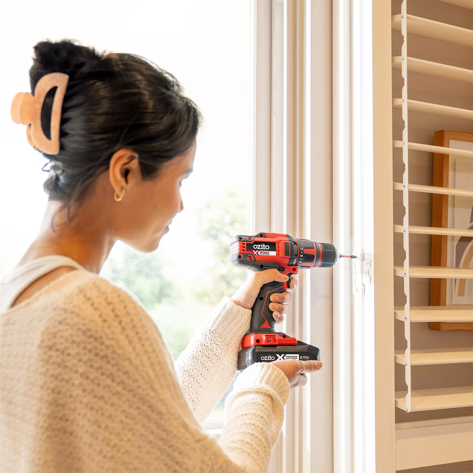 ozito-pxc-starter-kit-3001098-example_usage-101