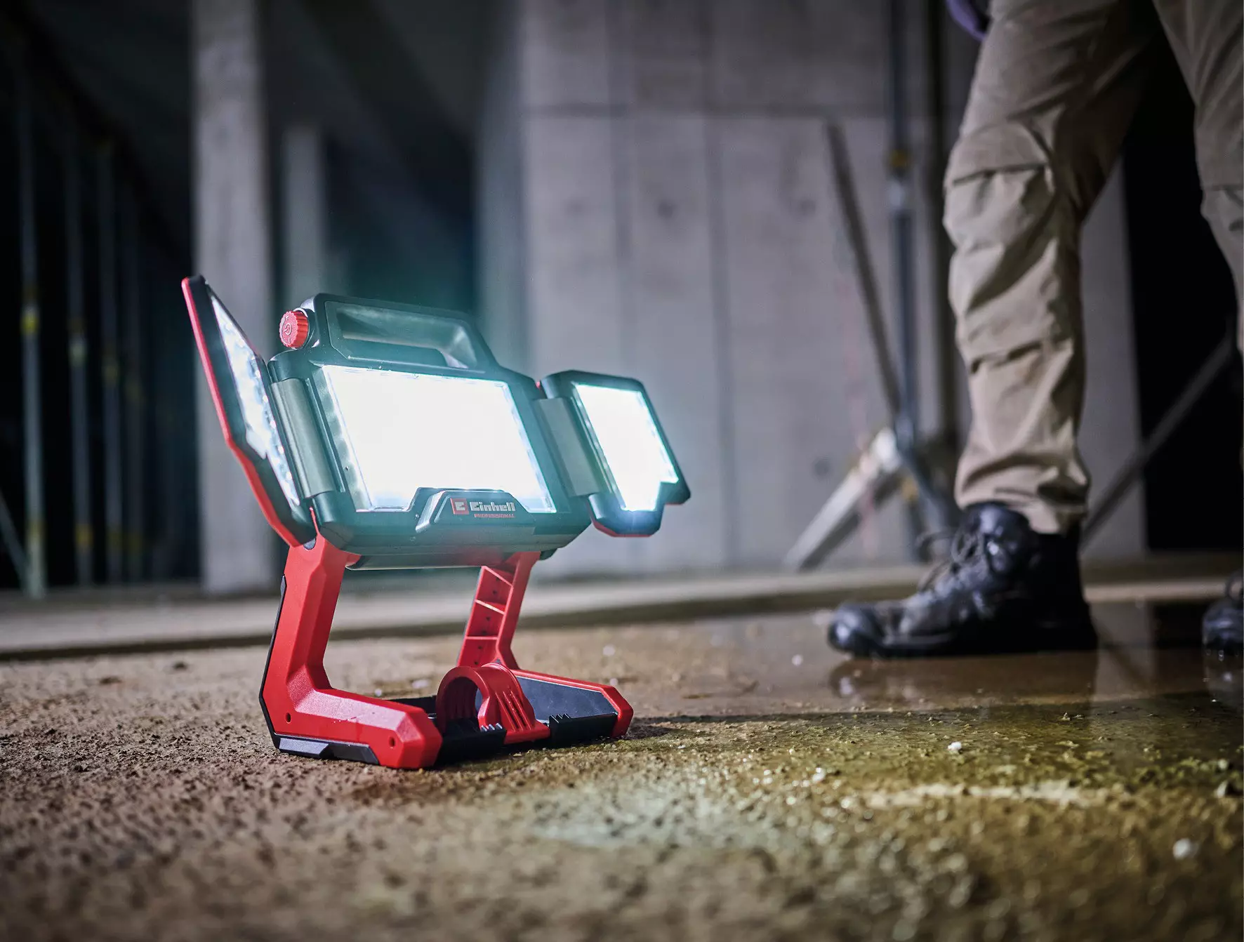 einhell-professional-cordless-light-4514176-example_usage-001