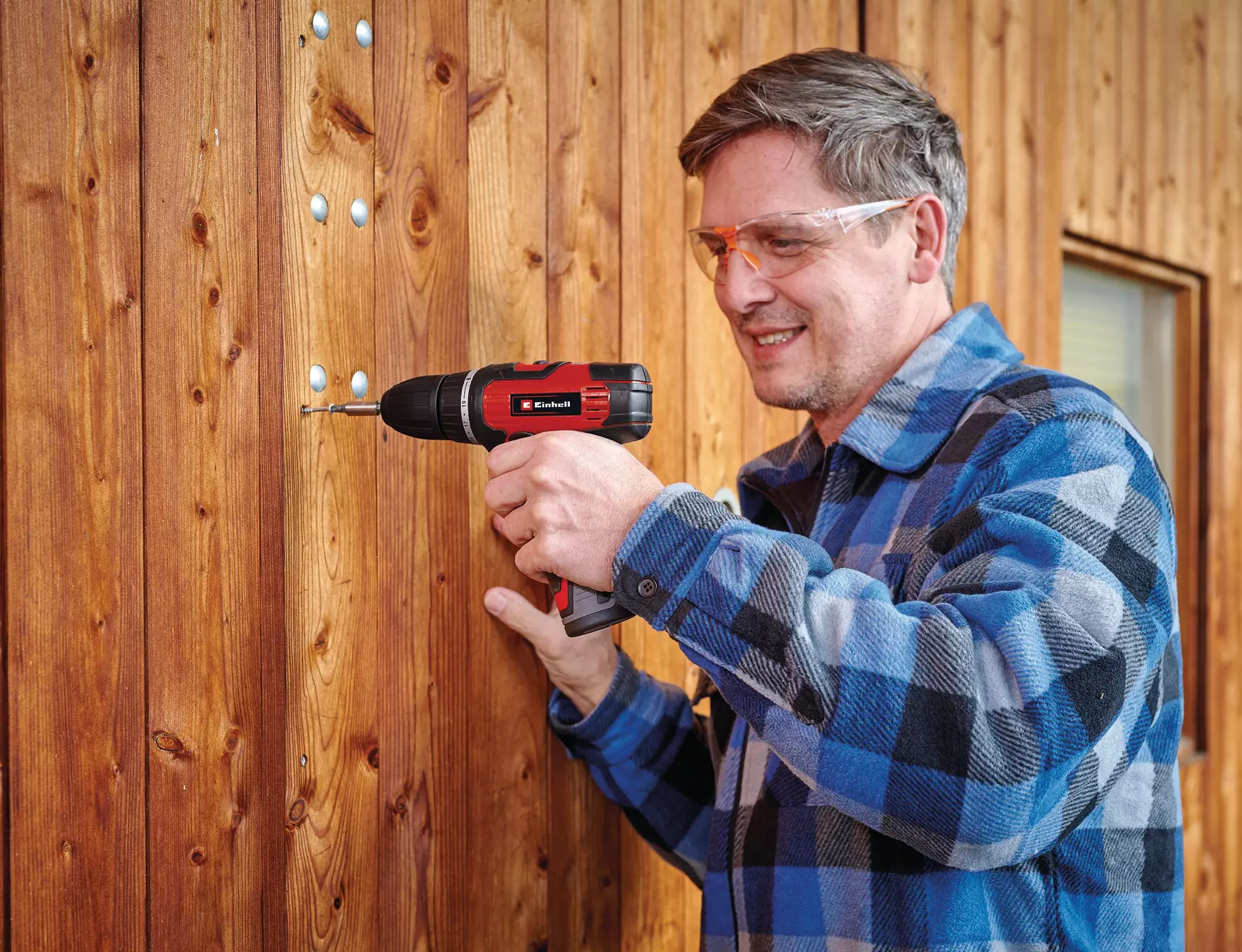 einhell-classic-cordless-drill-4514250-example_usage-001