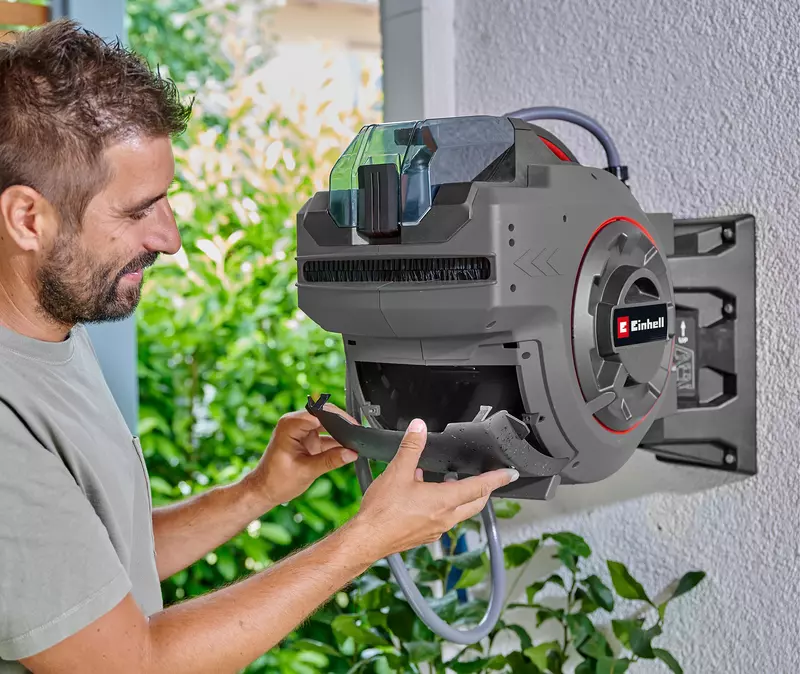 einhell-expert-cordless-hose-reel-water-4173774-example_usage-001