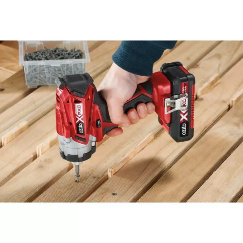 ozito-cordless-impact-driver-3000756-example_usage-104