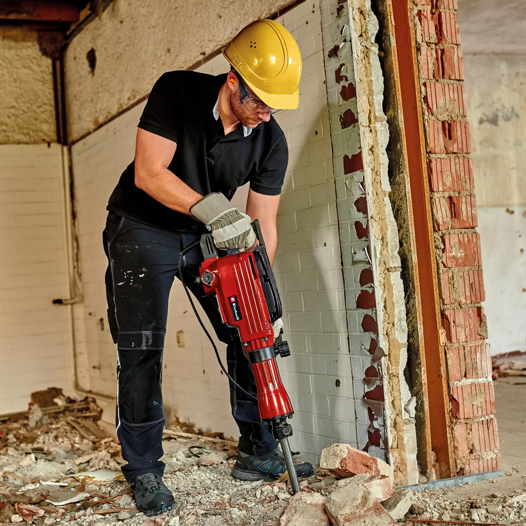einhell-classic-demolition-hammer-4139087-example_usage-001