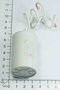 capacitor 8uF