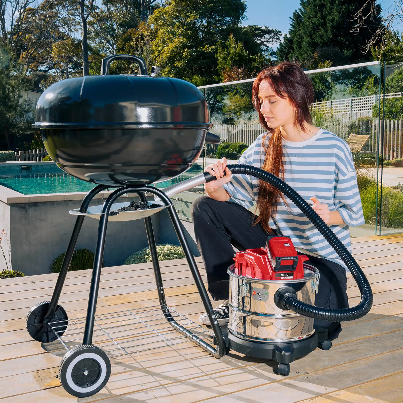 ozito-cordless-ash-vac-3001230-example_usage-102