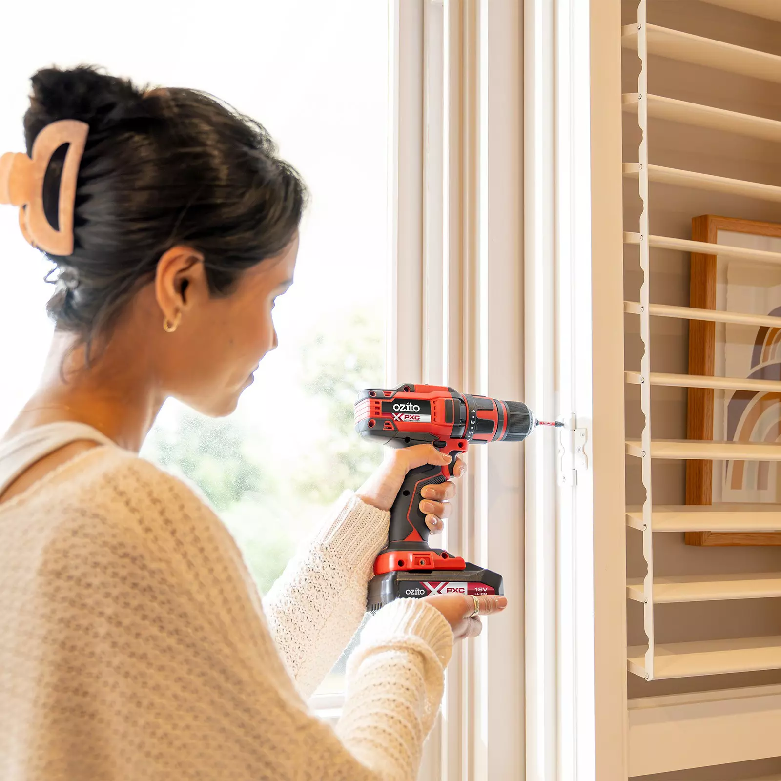 ozito-power-tool-kit-3001297-example_usage-102